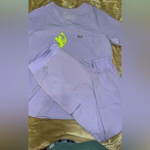 FIGS Scrub Set w/ Green Accent
top & bottom are medium. More purple in person